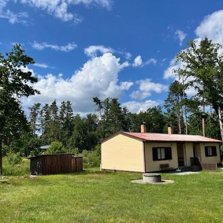 Rekreacni Chata Val Veseli nad Luznici Luaran gambar