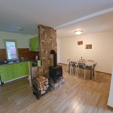 Rekreacni Chata Val Veseli nad Luznici Luaran gambar