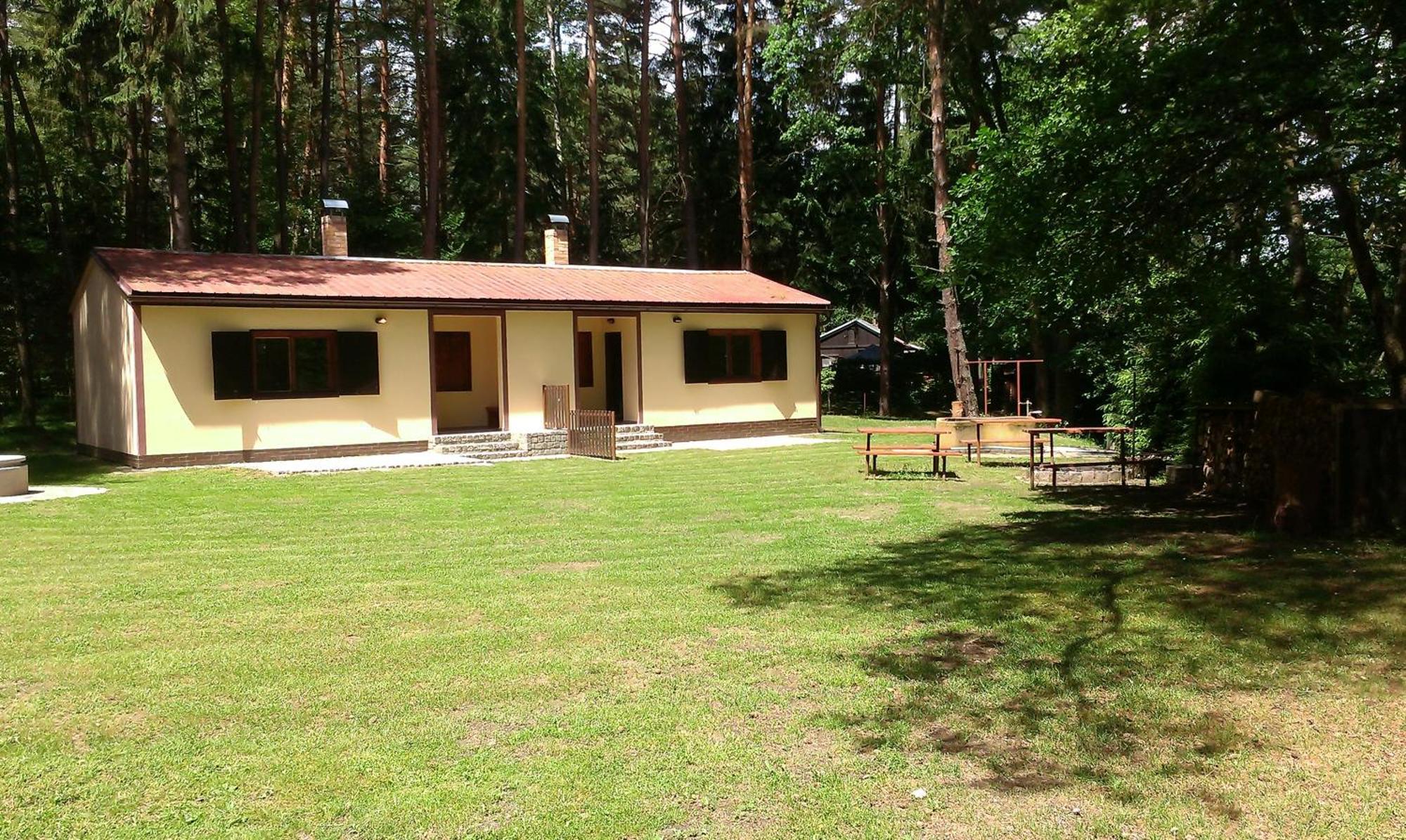 Rekreacni Chata Val Veseli nad Luznici Luaran gambar